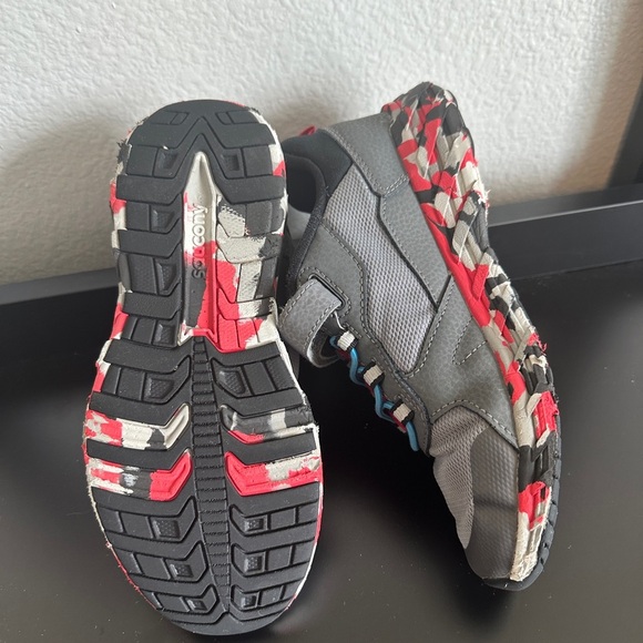 Kids Athletic Shoes - Gray and Red - Picture 3 of 5